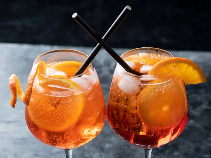 bottiglie-per-preparazione-di-cocktail