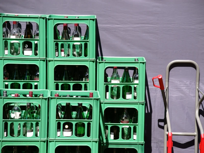 vuoto-a-rendere-per-acqua-in-vetro-a-pavia